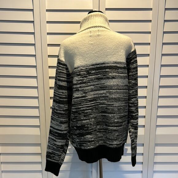 Fate NWT Cozy Black and White Turtleneck Sweater in an Acrylic/Nylon/Wool blend. - Picture 5 of 10